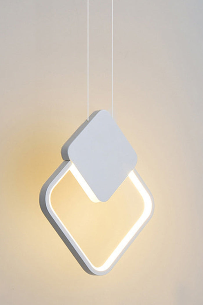 Square  Dia 10.2cm x H 29.2cm / ∅ 4″ x H 11.25″ / White