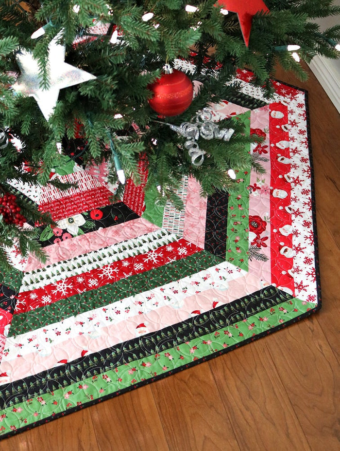Holly Jolly Tree Skirt Pattern by Andy Knowlton of A Bright Corner - AKBC311