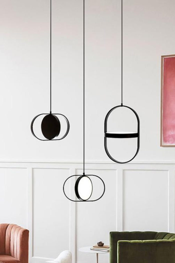 Horizontal : Dia 31cm x H 19cm / ∅ 12.2″ x H7.5″ / Black