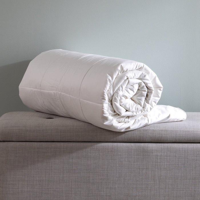 Pure Silk Duvets - cotton, temperature-regulating, close-up detail | Soak and Sleep