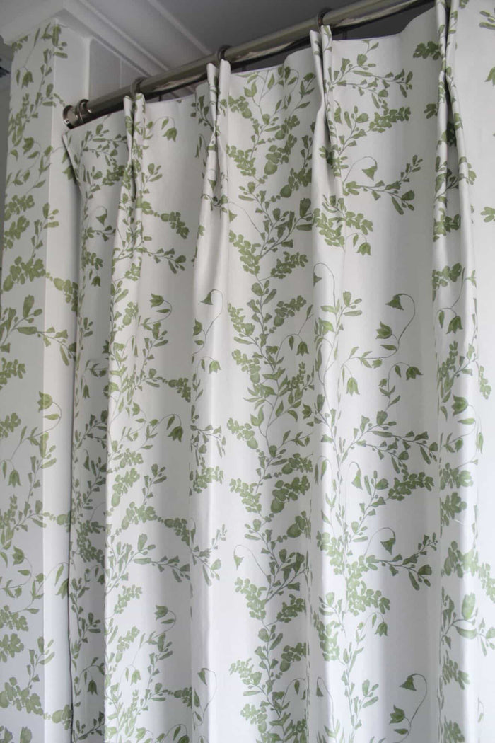 Ruth in Green Wallpaper