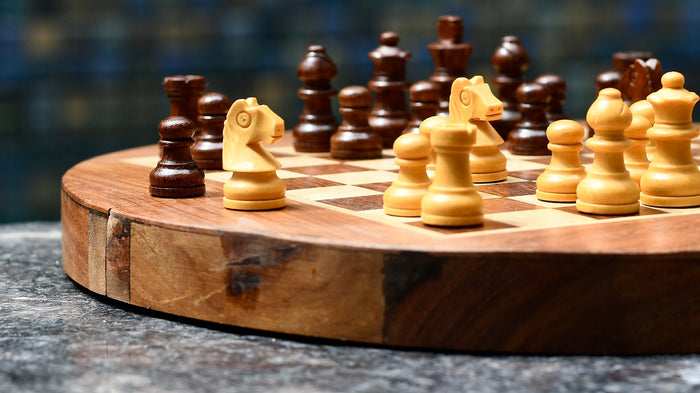Travel Folding Magnetic Round Chess Set in Sheesham & Maple 8.75"- King