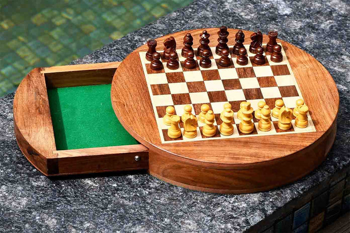 Travel Round Magnetic Chess Set in Sheesham & Maple Wood 9"