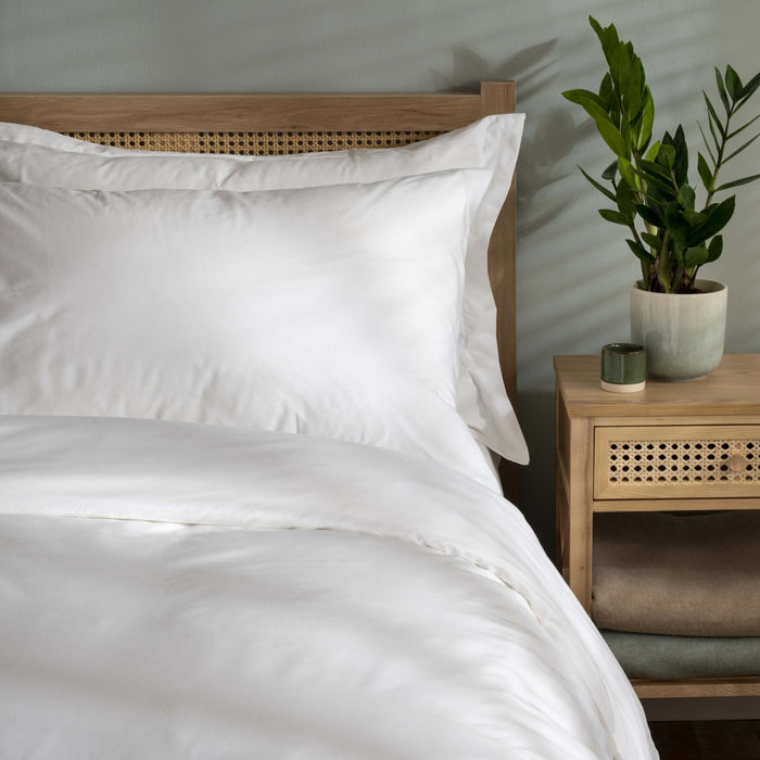 White 200 Thread Count Organic Cotton Duvet Cover bedroom detail 3 | Soak and Sleep